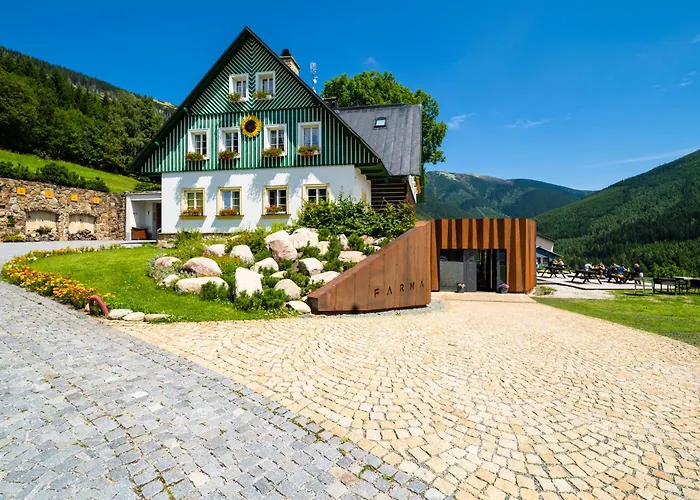 Slunecnice & Panorama Restaurant FarmaSporthotels